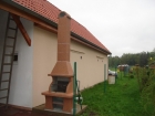 Zahradní krb Beskyd s fasádou Marmolit,odstín 214,úprava hladká a s prodlouženým komínem.