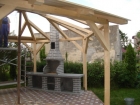 Zahradní krb Klínovec se stolky na obě strany s fasádou marmolit,odstín 043,úprava cihla malá.